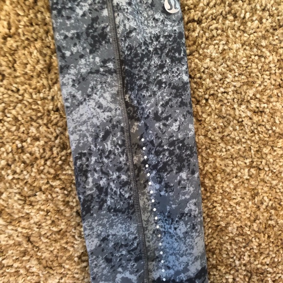 Lululemon leggings❌sold - Picture 3 of 4